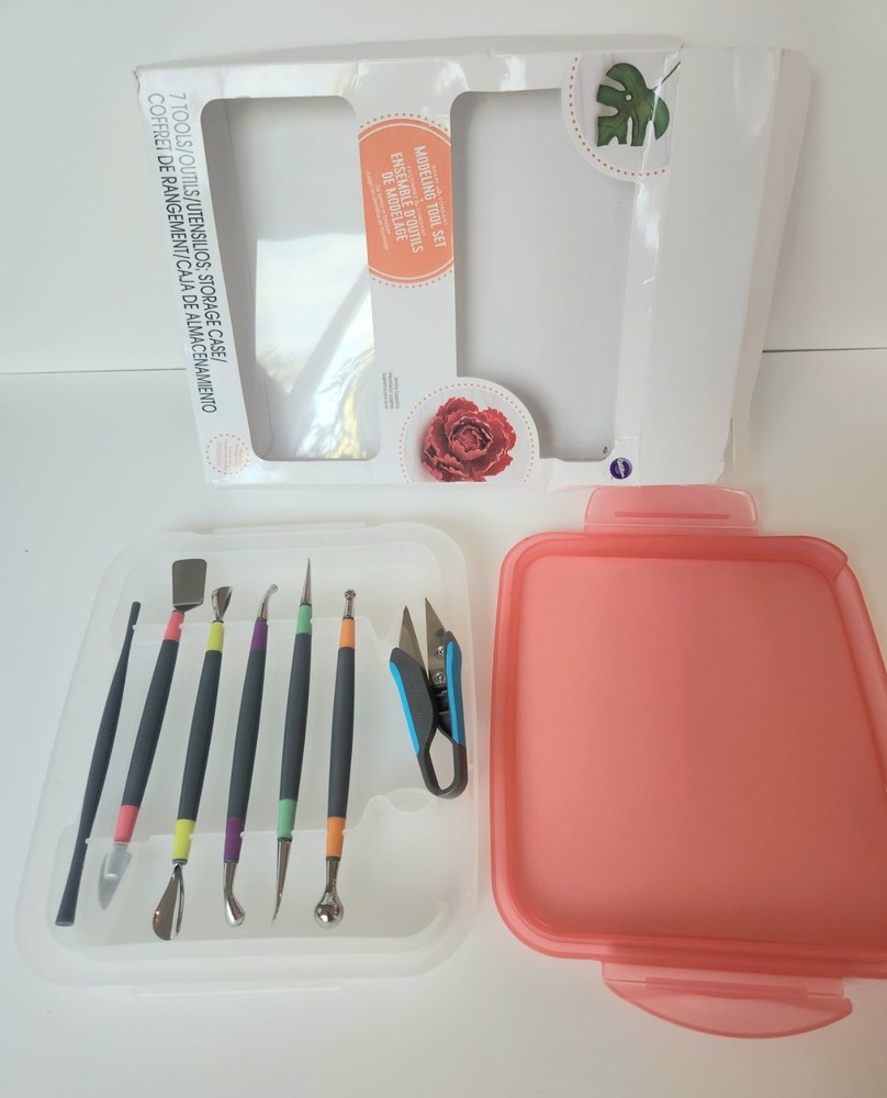 Wilton Modeling Tool Set 7 pieces,  Case Included