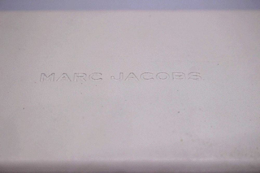 MARC JACOBS HARD CLAMSHELL EYEGLASSES CASE LARGE WHITE