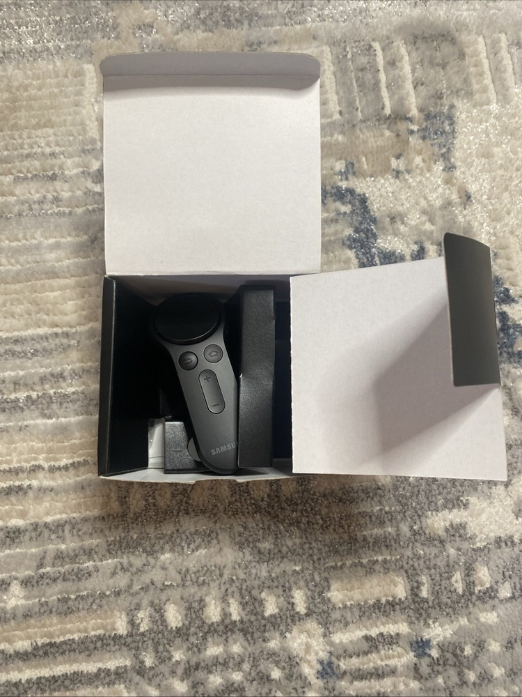 Samsung Gear VR SM-R324 With Controller