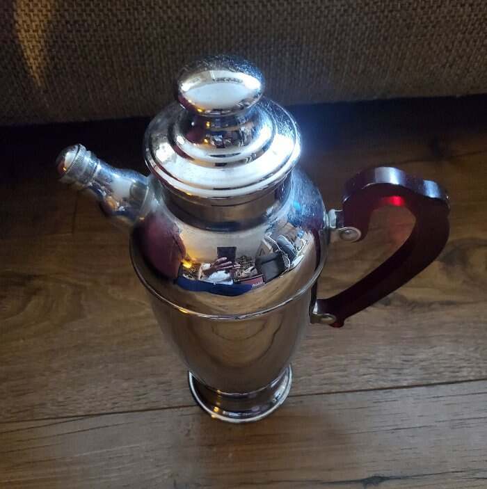 Vintage Cromwell Silver Mfg Chromium Cocktail Pitcher Shaker Bakelite Handle