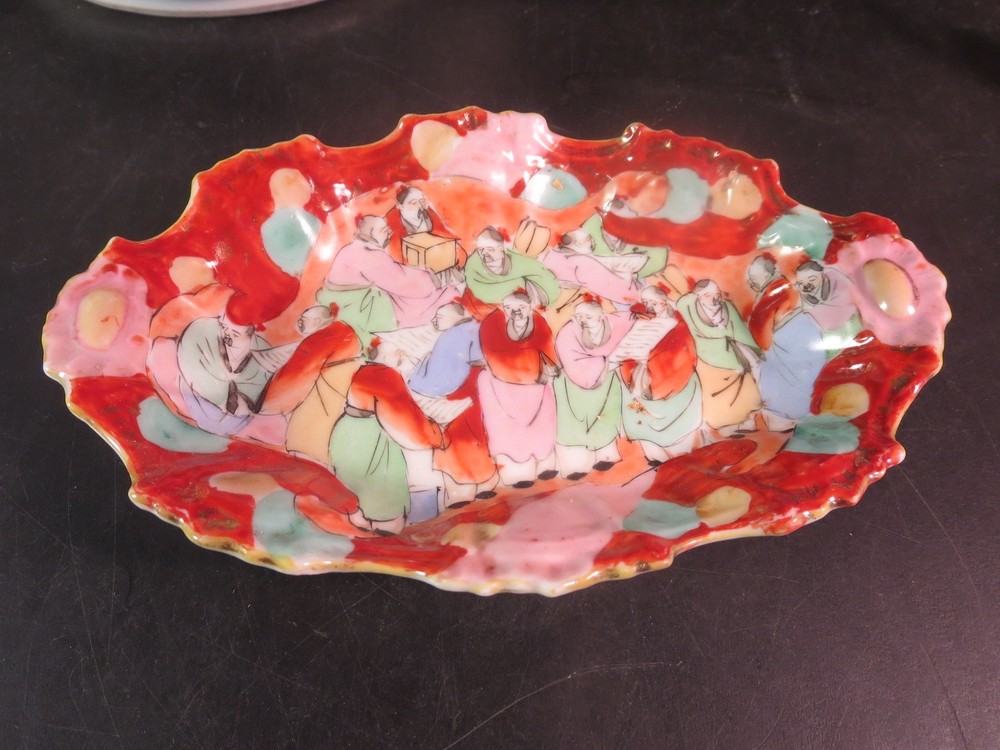 Lovely 7" Chinese/ Oriental Dish Men Reading Multi-Colored