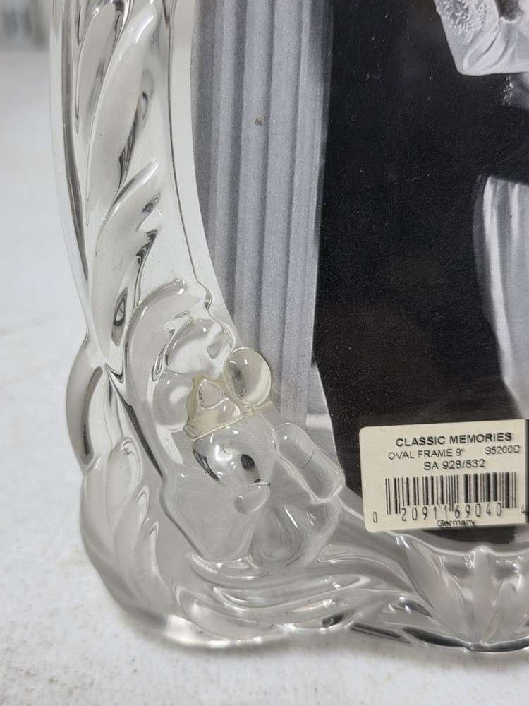 Mikasa 9" Oval Frame Classis Frame