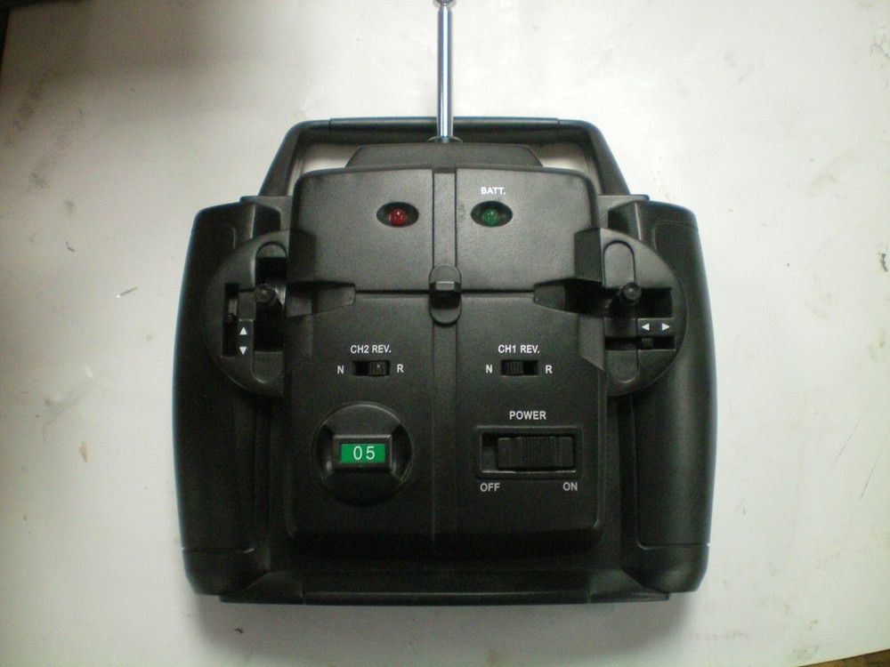 Remote control for airplane model 92304