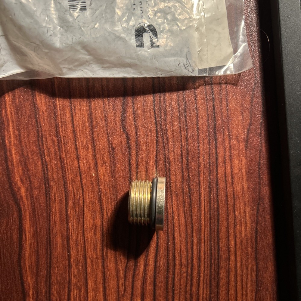 New 3040815 Cummins Threaded Plug