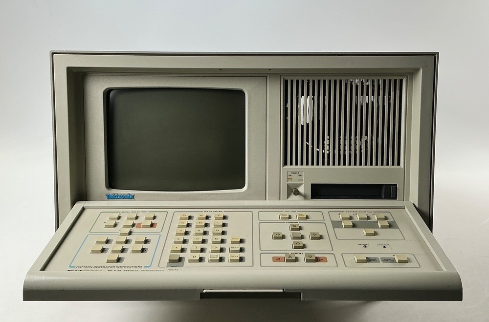 Tektronix DAS 9100 Digital Analysis System Logic Analyzer Mainframe