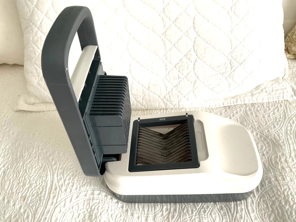 WILLIAMS-SONOMA VEGETABLE CHOPPER