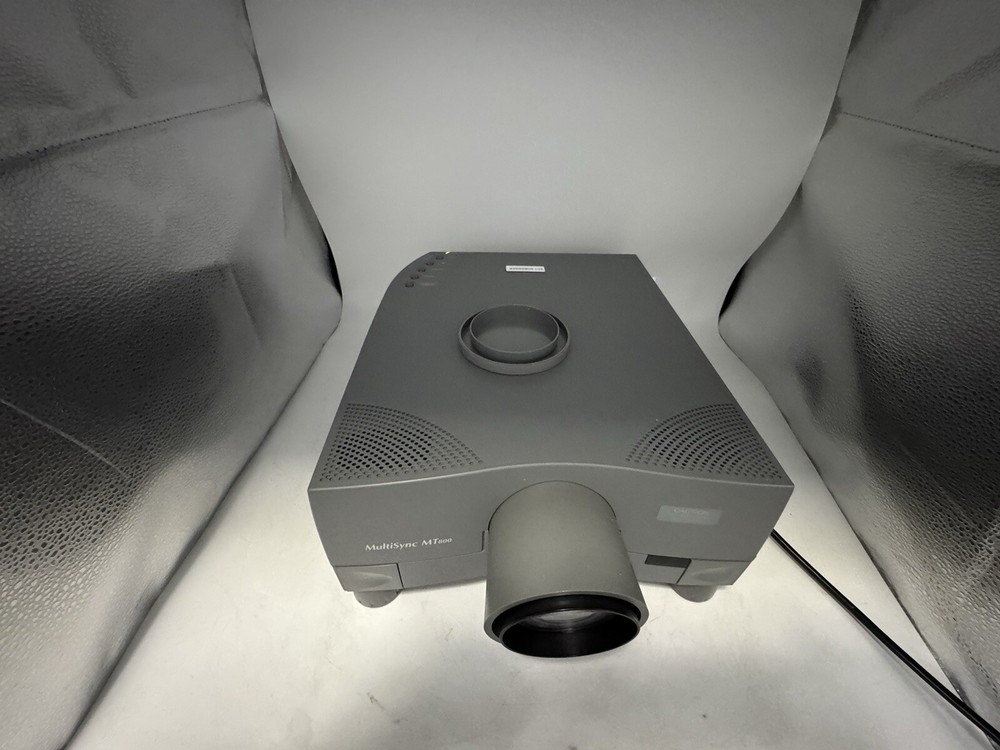 NEC MultiSync MT800 TFT LCD Projector Powers On W/Remote , Cables And Carry Bag
