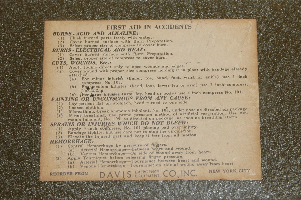 WW2 era US WORK PROGRESS ADMINISTRATION FIRST AID BOX.