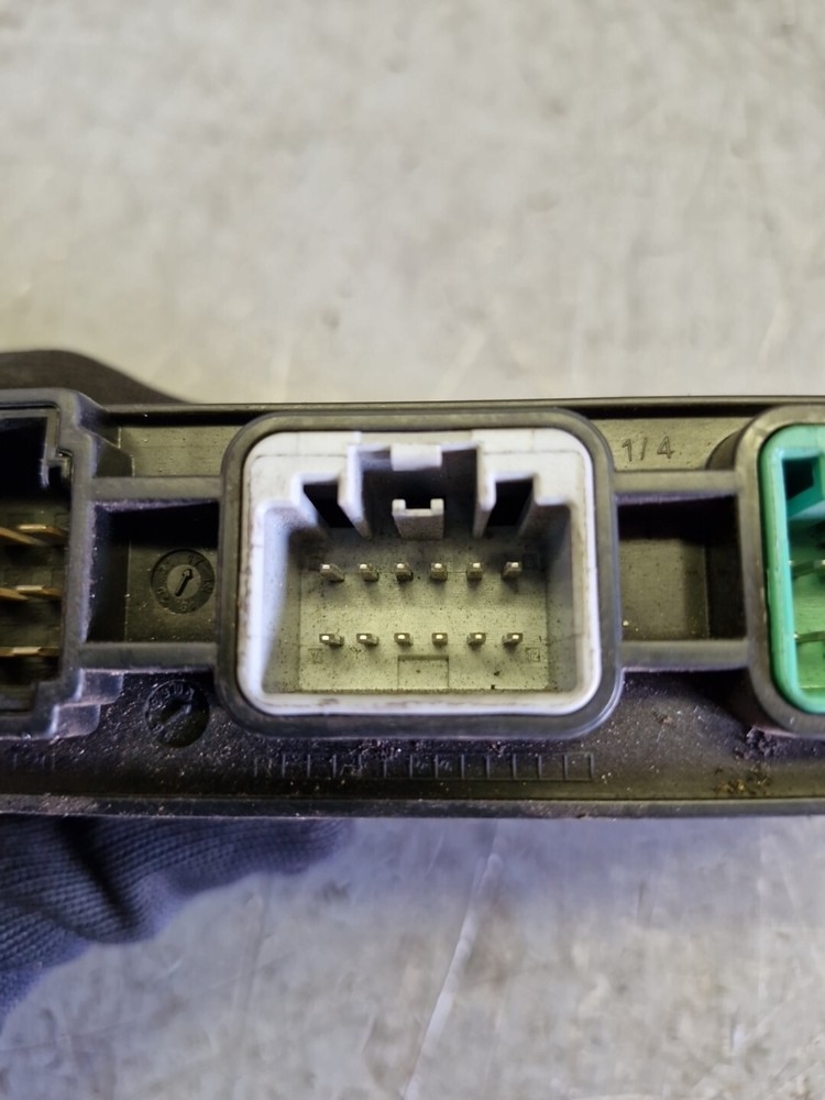 Renault T Range Door Control Module Left Side 22038906 P05