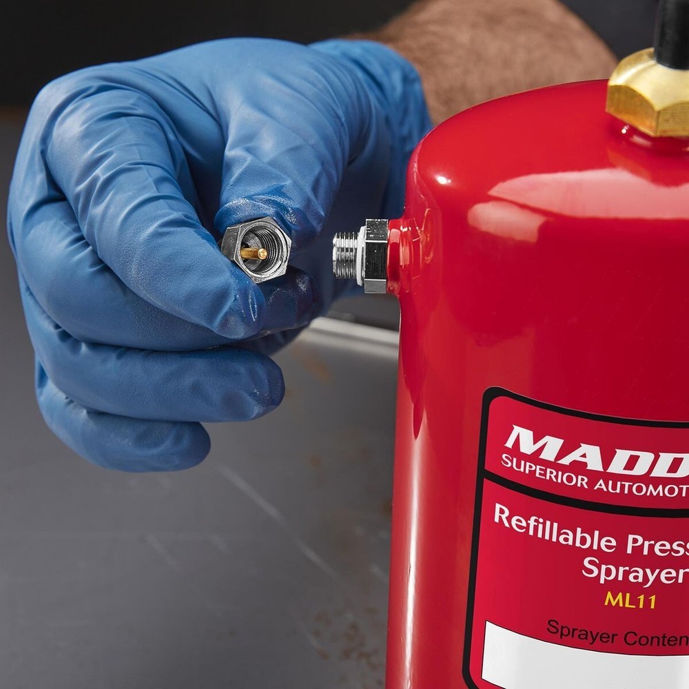 MADDOX 32 oz. Refillable Pressurized Sprayer