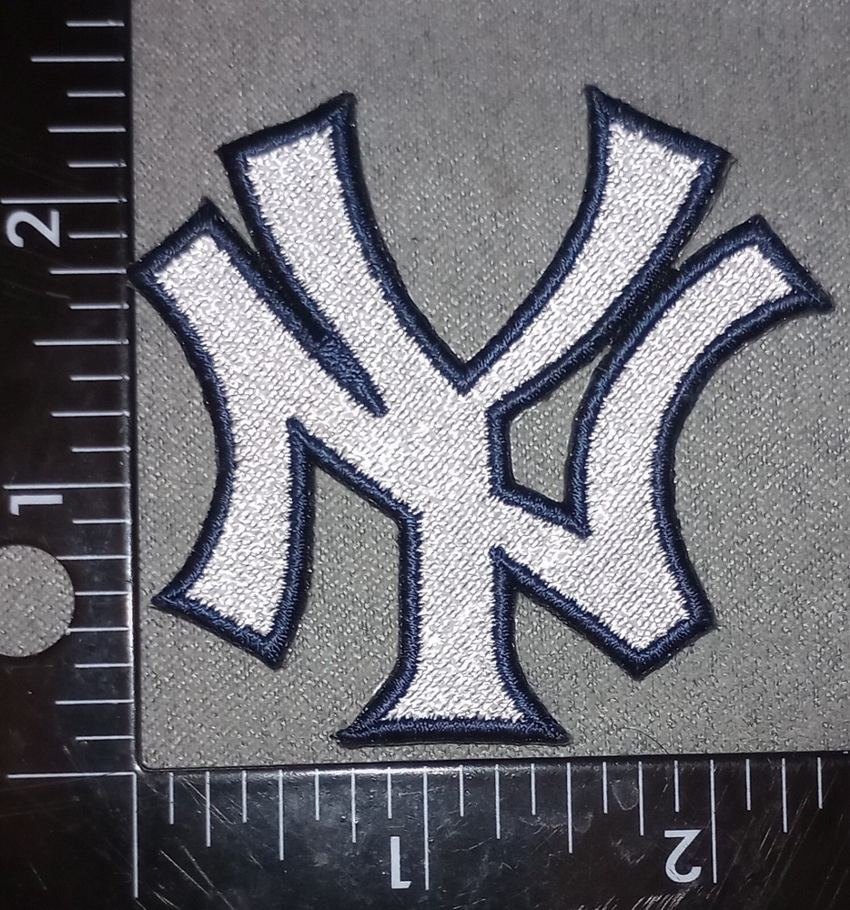NEW YORK YANKEES IRON ON PATCH / WHITE & BLACK