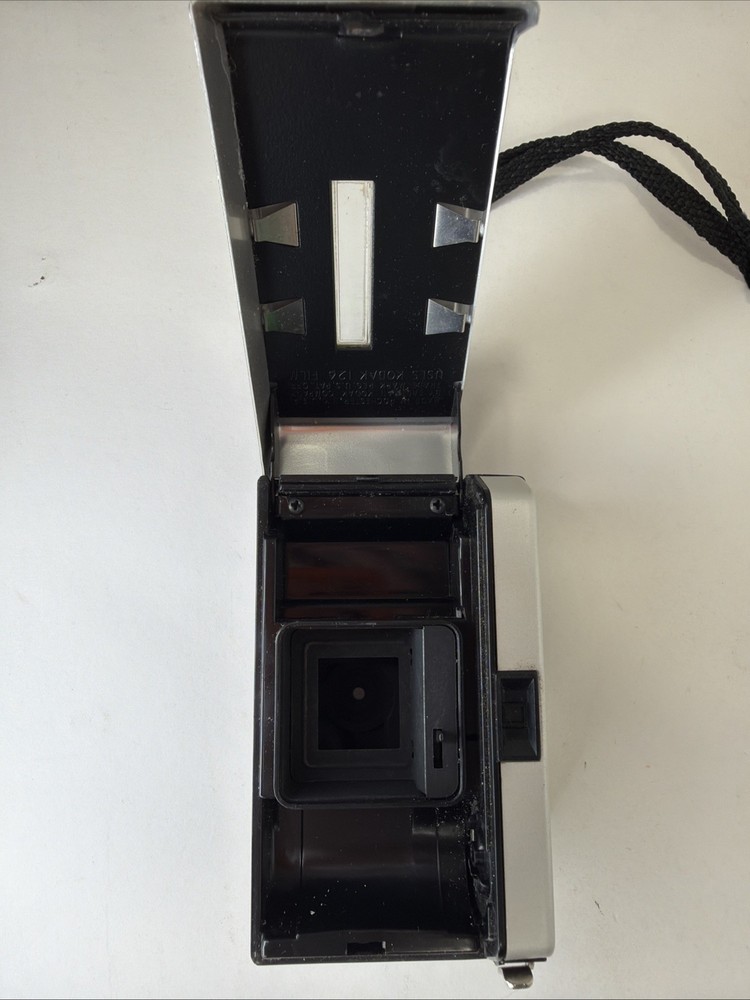 Kodak Instamatic 104 Film Camera - Untested
