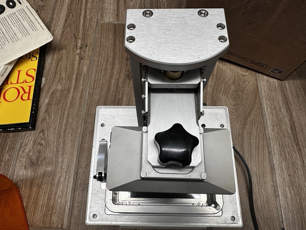 Ackuretta FreeShape 120 is a desktop LCD 3D printer