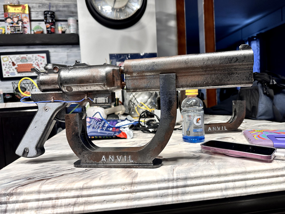 Arc Raiders Anvil prop replica complete with display stand & forge Print