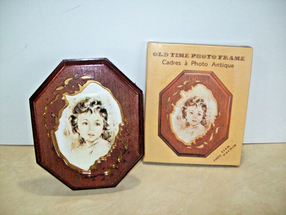 NEW IN BOX!  Old Time Photo Frame 5x4in