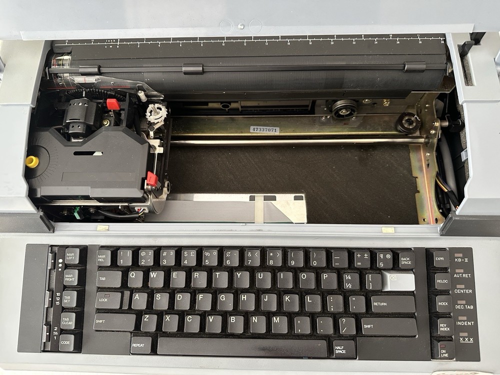 Swintec 1186 CMP Electronic Typewriter with extra daisy wheels