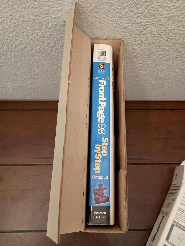 Microsoft Frontpage 98 UPGRADE CD-ROM Retail Box