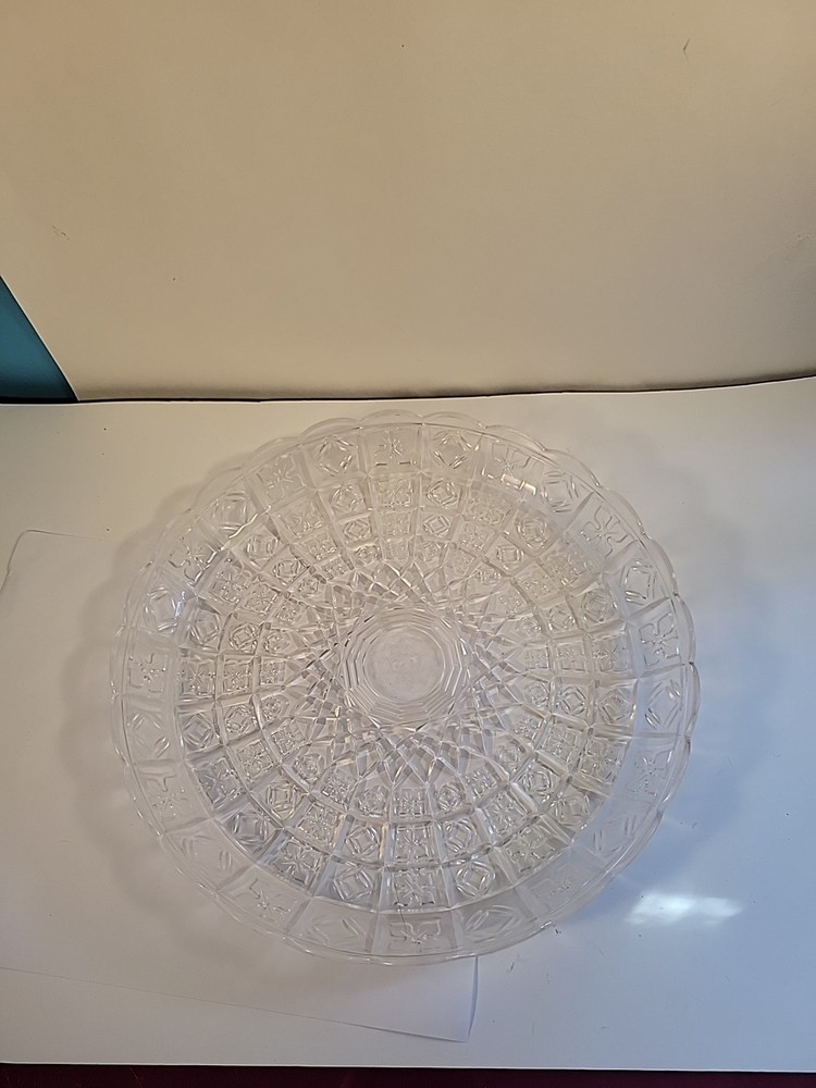 11" Hard Plastic Star Pattern Serving Platter Round