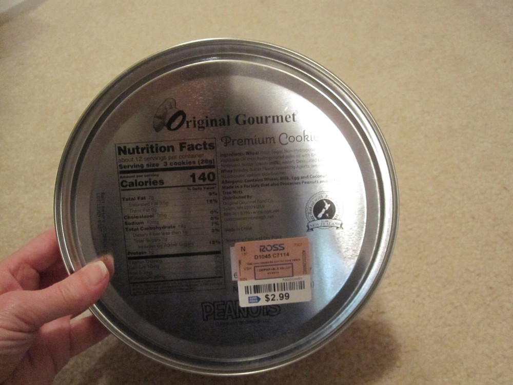Peanuts Snoopy cookie tin empty pre owned