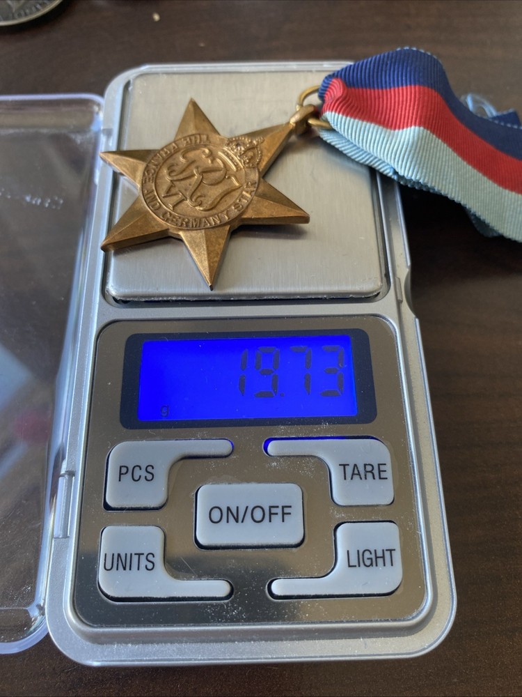 WWII 1939 - 1945 STAR MEDAL