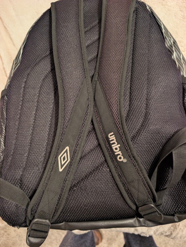 Umbro Black Soccer Backpack Ball Sling All Zippers Function.