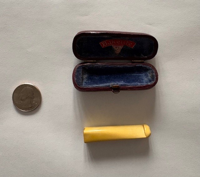 Vintage Bakelite Cigarette Holder With Case￼