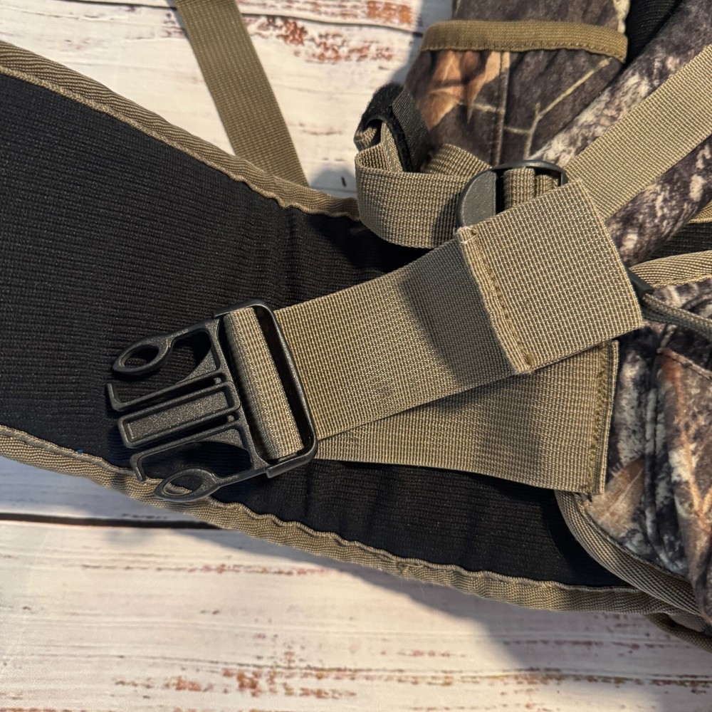 (TORN STRAP) Camelback Maximum Gear Motherlode Backpack Camouflage Hunting
