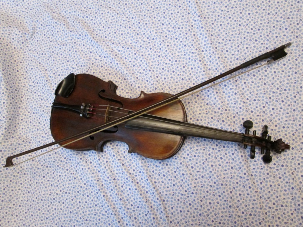 VERY, VERY OLD FULL SIZE VIOLIN