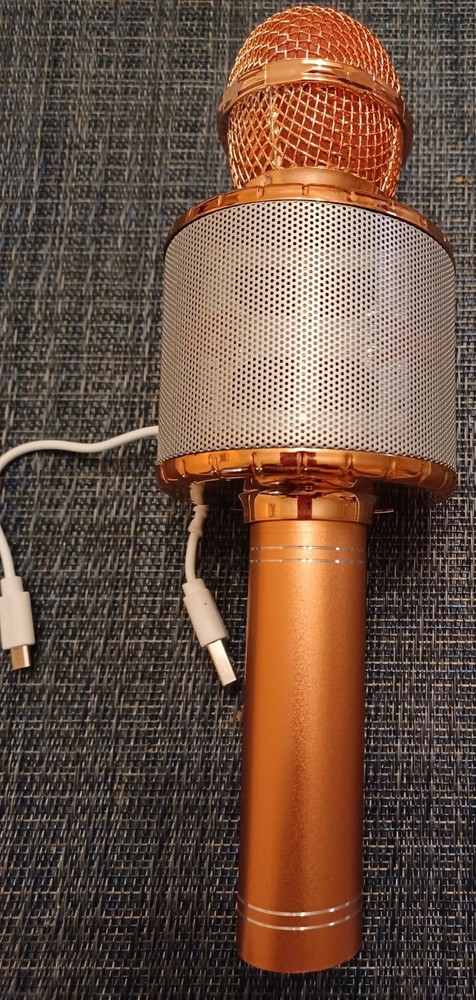 Karaoke Microphone with speaker. USB charging, Bluetooth. With flashing lights.