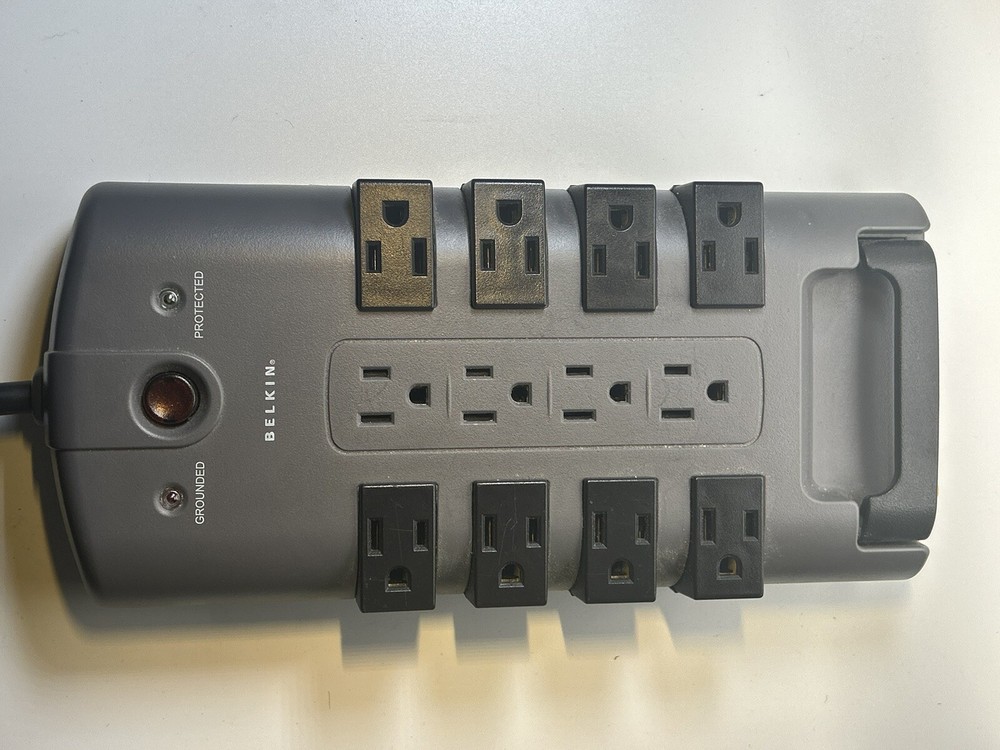 Belkin PivotPlug 12-Outlet Surge Protector,  8 Foot Cord Used