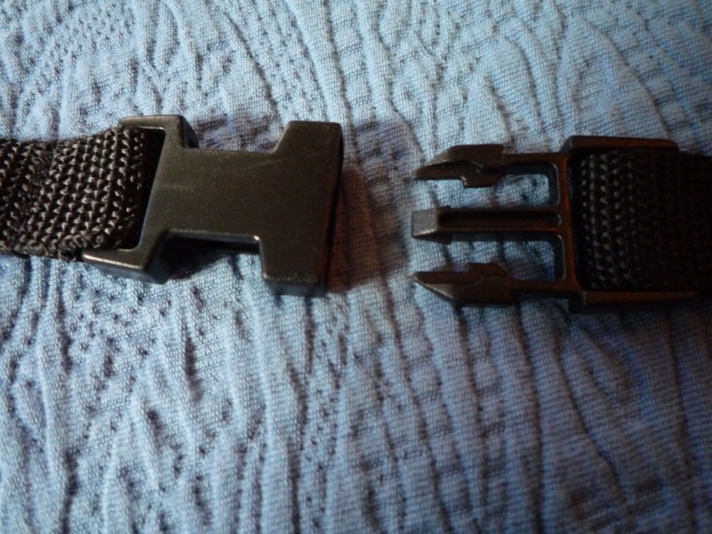 Snowboard Leash Black Clips Together
