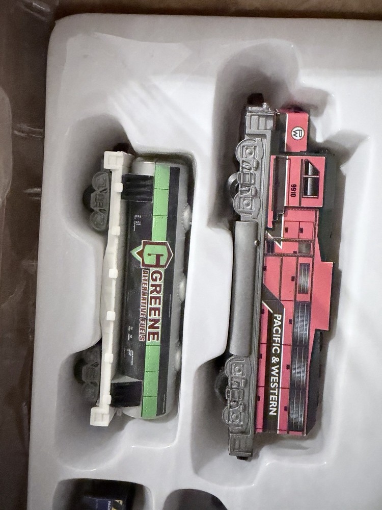 Power Trains Auto Loader City Train Set Pacific Jakks Pre-owned