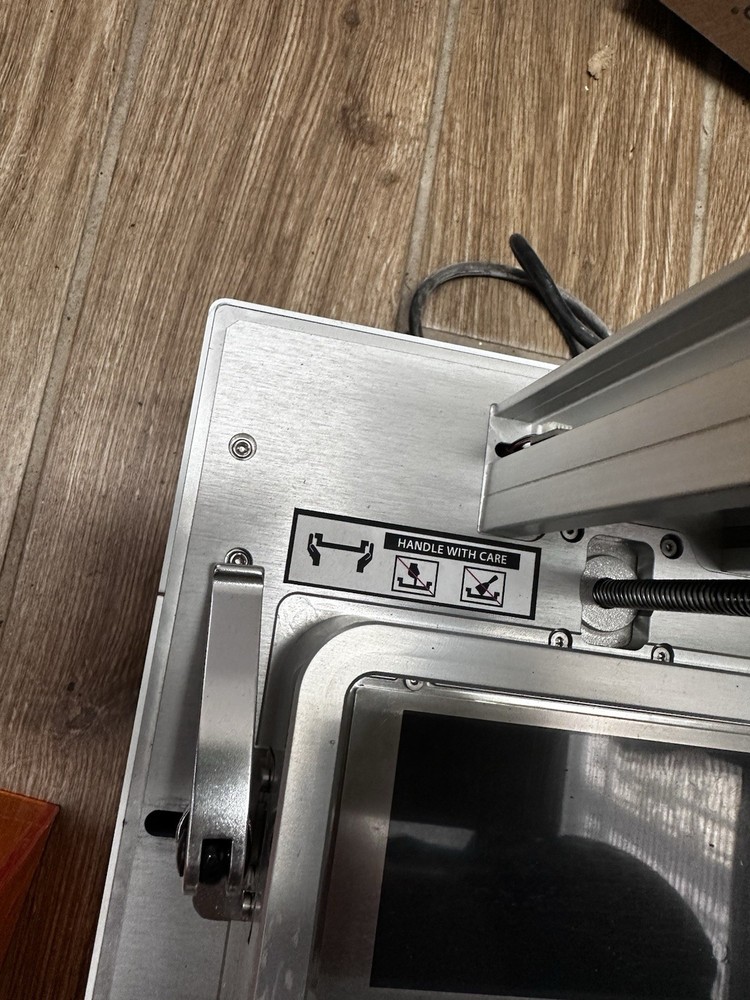 Ackuretta FreeShape 120 is a desktop LCD 3D printer