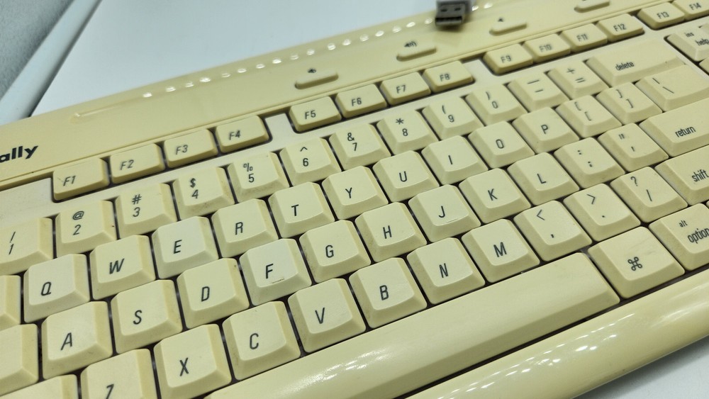 MacAlly iKeySlim Ivory KPY9B16 KD