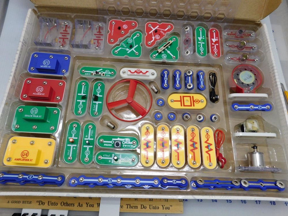 Elenco Electronic Snap Circuits Kit, SC-300, complete, 2012