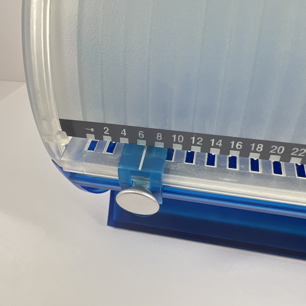 Discgear Disc Zen Selector 80 Disc Storage Case 90's Blue Round Holder