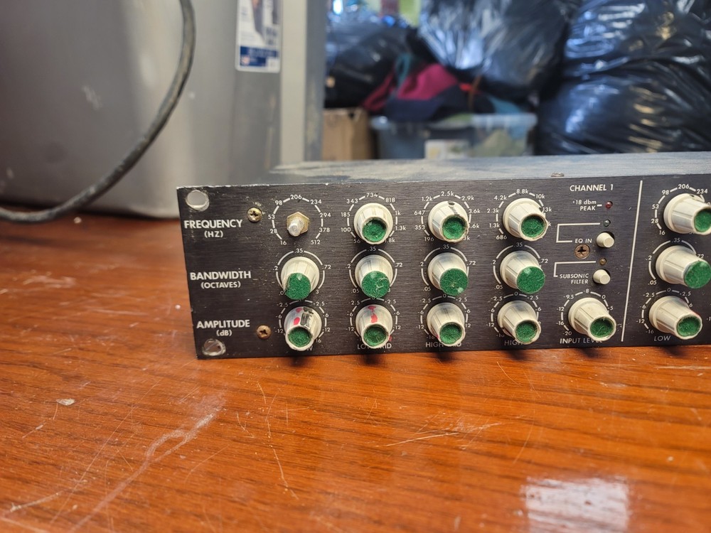 Vintage Symetrix SE-400 Black Tone Control Stereo Analog Parametric Equalizer
