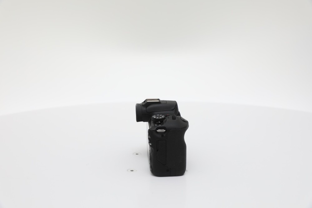Canon EOS R100 - Very Good Condition Shutter count: ≤ 5000