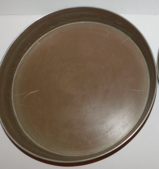 2 VINTAGE WEST BEND 9" ROUND CAKE PAN SET