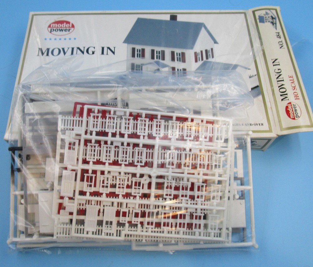 MODEL POWER MOVING IN - HO SCALE -NEW IN BOX