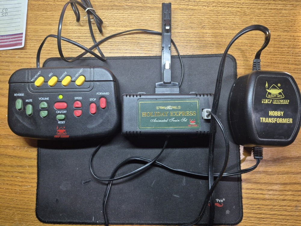 HOLIDAY EXPRESS POWER UNITS TRANSFORMER, TRACK UNIT AND CONTROLLER IN PERFECT CN