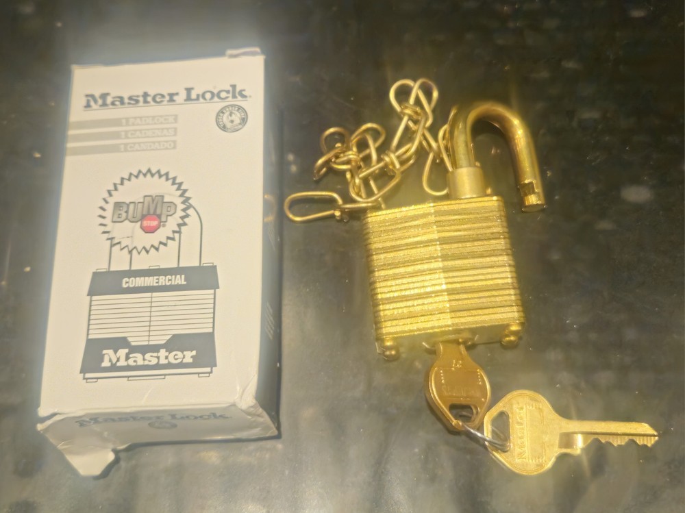 Master Lock Shackled Keyed Padlock Heavy Duty Gold Bump Stop Single 🔐
