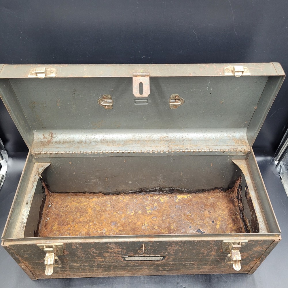 Vintage Craftsman Crown Logo Toolbox w/ Tray (Rusted Bottom)