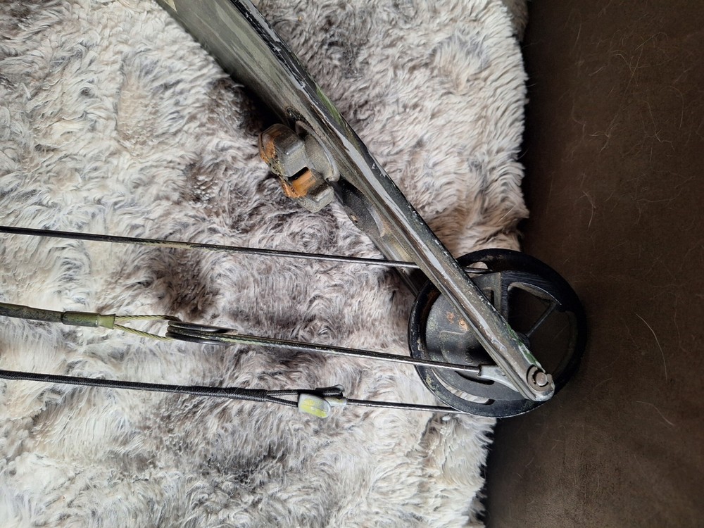 Bear Flare II Compound Bow Camo