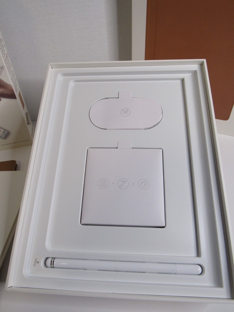 Royole RoWrite 2 Smart Writing Notebook With Real Paper Pen Writing! Great Shape