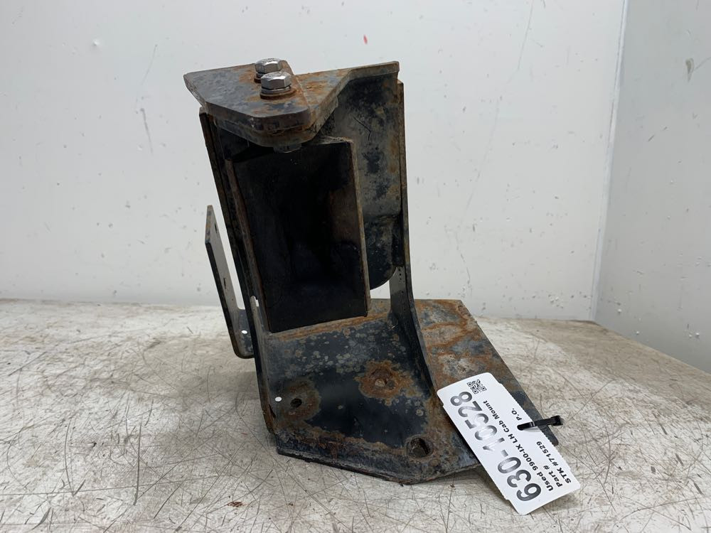 2004 International 9900ix Cab Mount (630-10528)