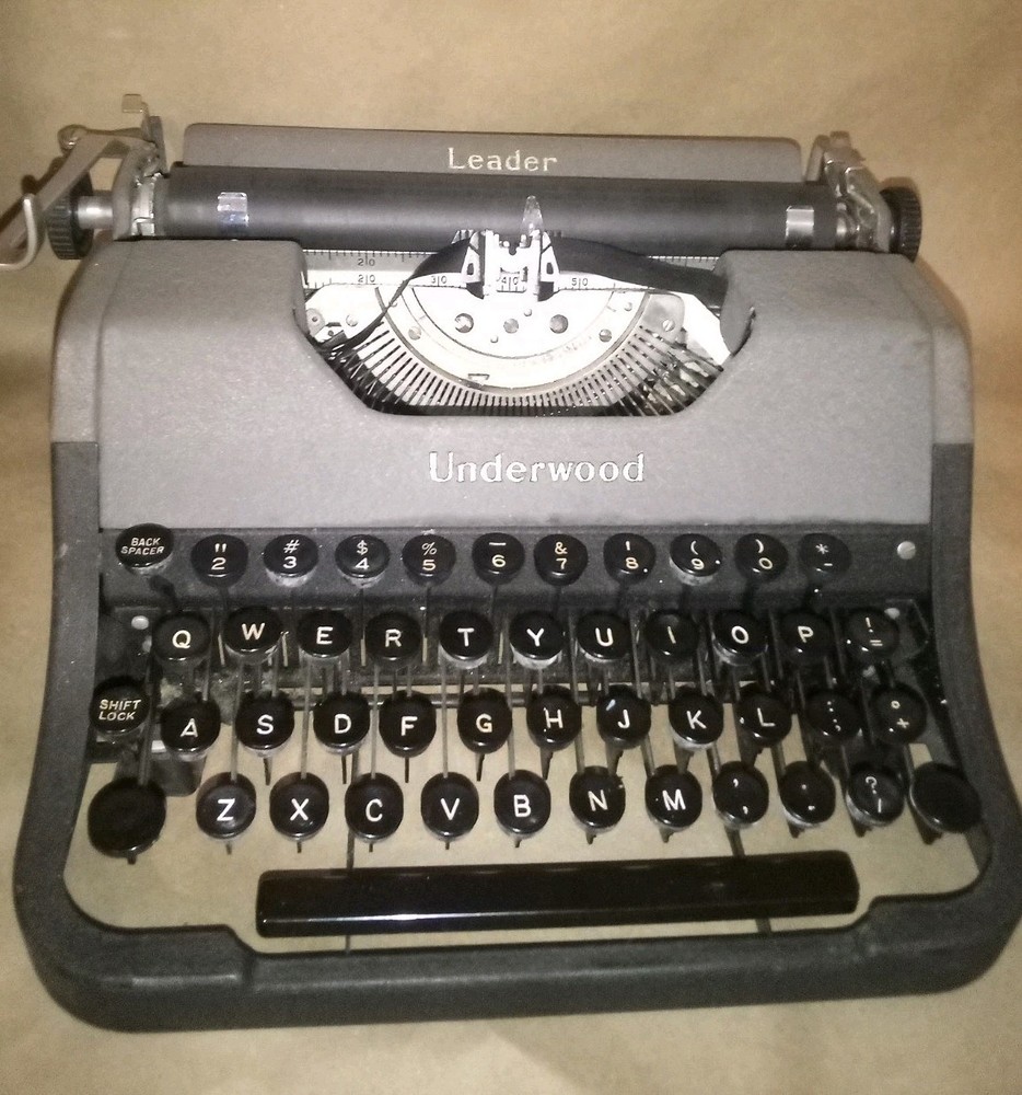 Underwood Leader Portable Typewriter with Case
