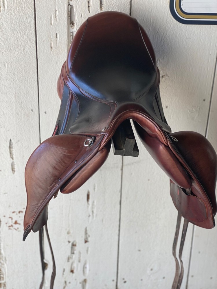 Aviar Dressage Saddle