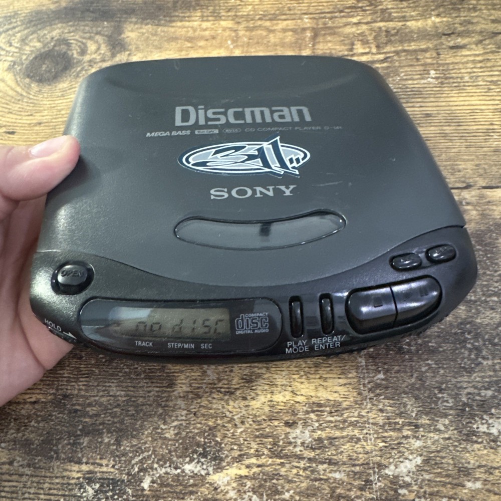 Sony Discman D-131 Portable CD Player – Tested and Working