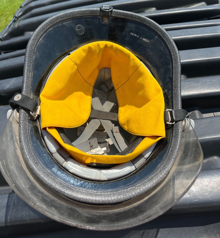 Cairns & Bros 660C Firefighter's Helmet